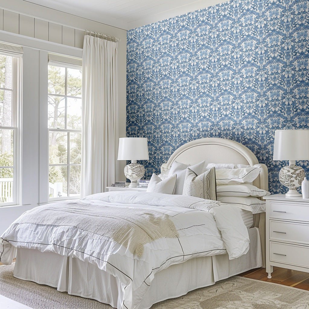 Papel tapiz clásico azul con patrón floral elegante
