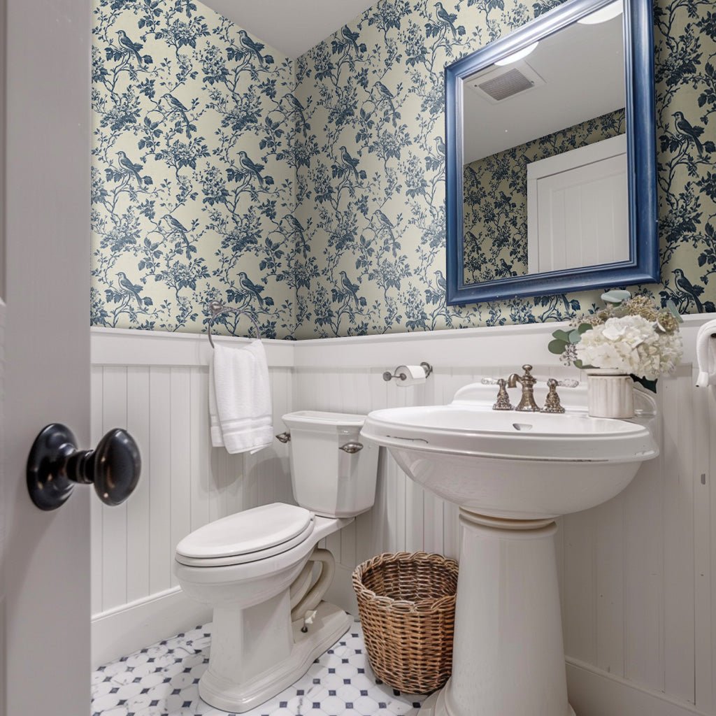 Papel tapiz aves y ramas azul clásico para baño y recámara