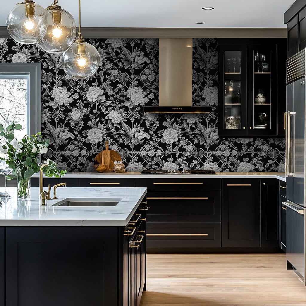 Papel tapiz floral negro Narcissa para cocinas elegantes
