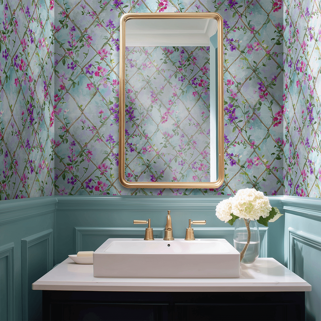 Papel Tapiz Trellaire con Flores y Enrejado Acuarela