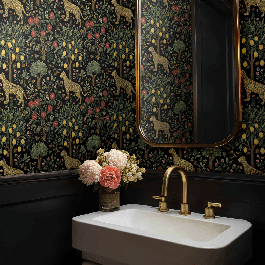 Papel tapiz Safari Nocturno con Leopardos y Árboles Frutales