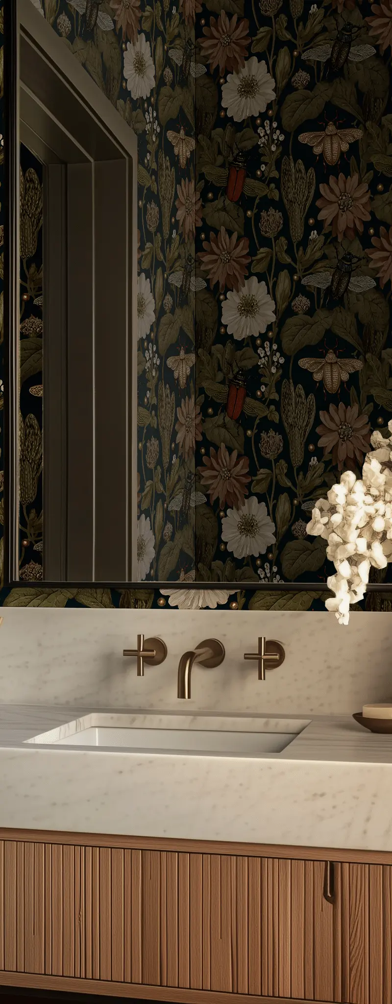 Papel tapiz Flores e Insectos Fondo Oscuro