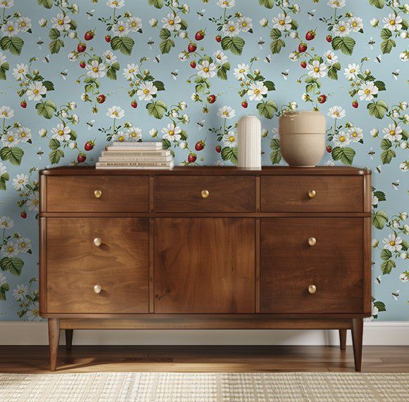 Papel tapiz Fresas Flores y Abejas en Azul