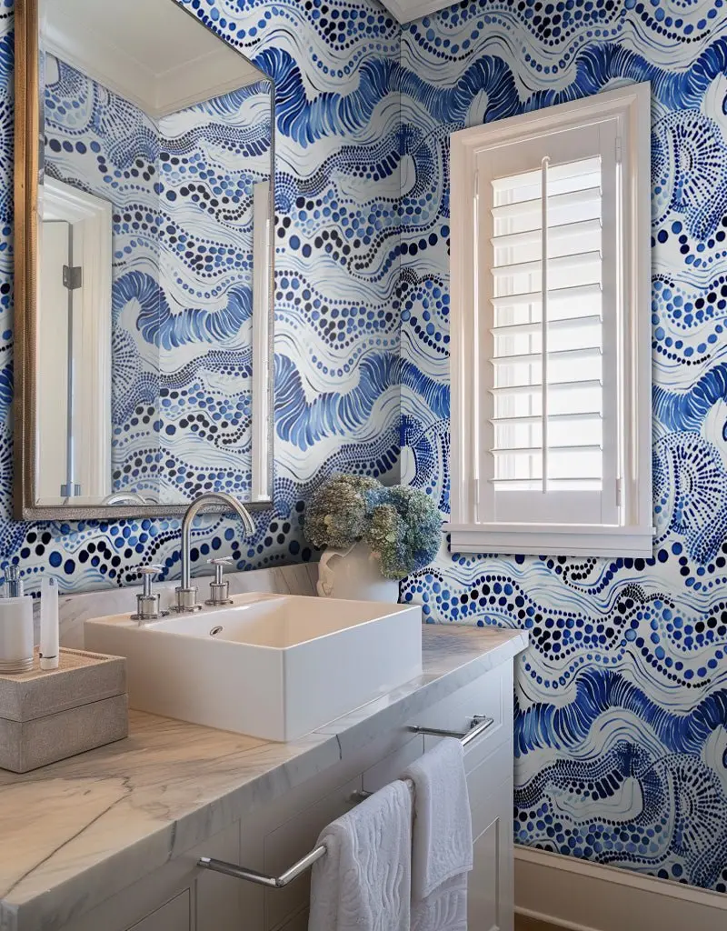 Papel tapiz Olas y Puntos Azul sobre Blanco
