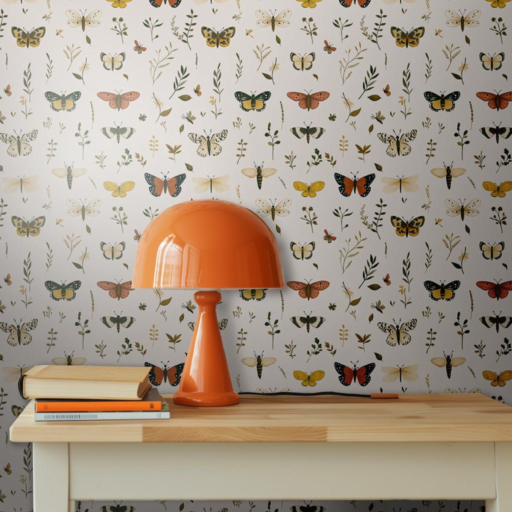 Papel tapiz Mariposas y ramas sobre marfil